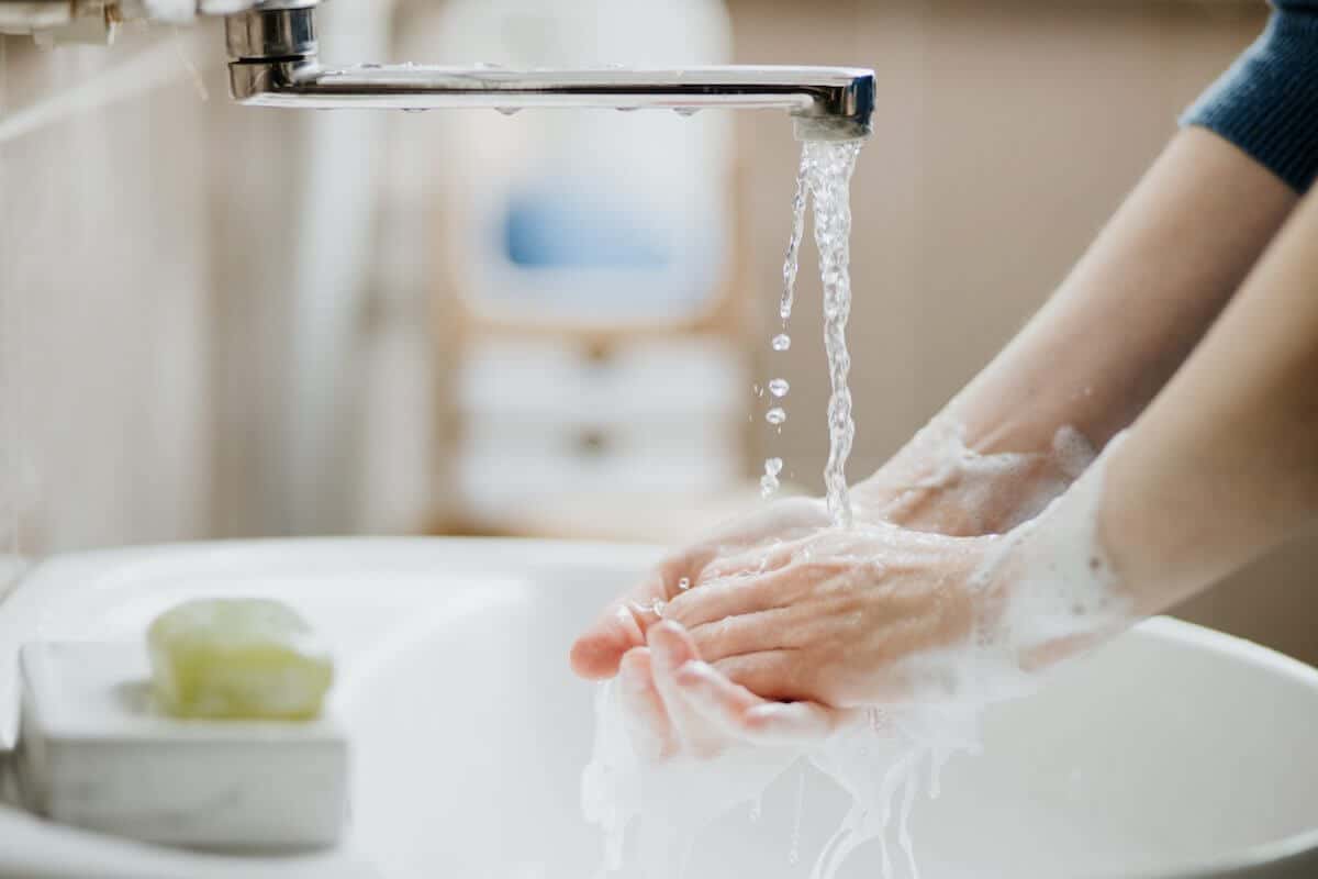 Vask af hænder ved håndvask